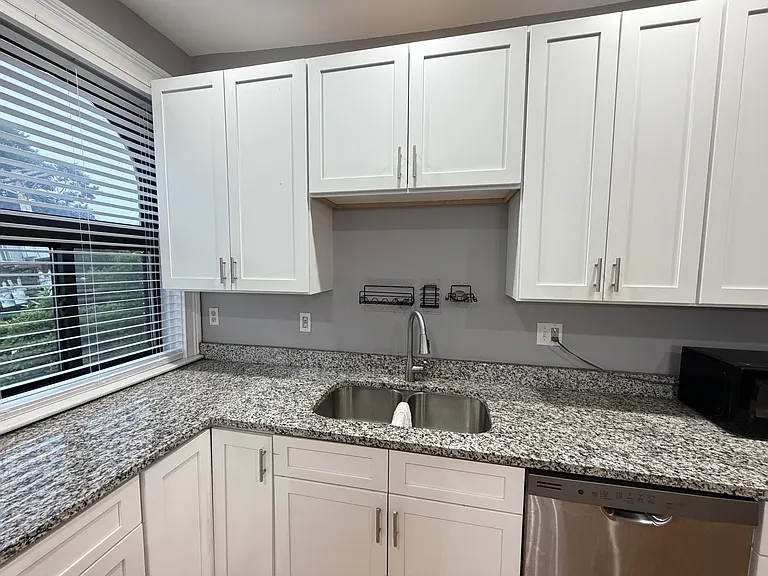 150 Stratford Ave #B — Photo 31