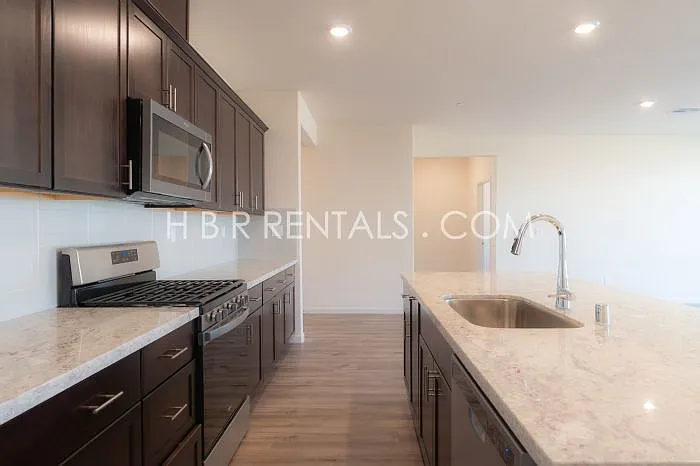 1912 Medford Ave — Photo 10