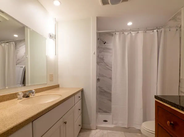 160 High St #1, Lee, MA 01238