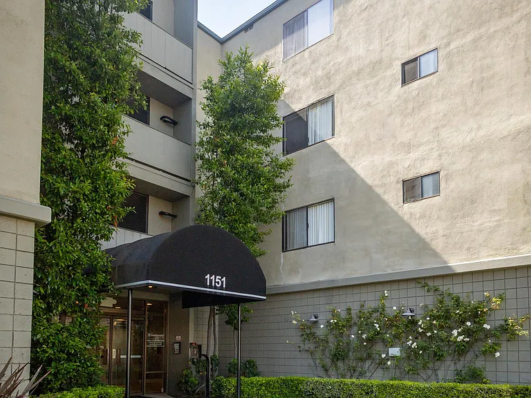 Continental Apartment Homes — Photo 22