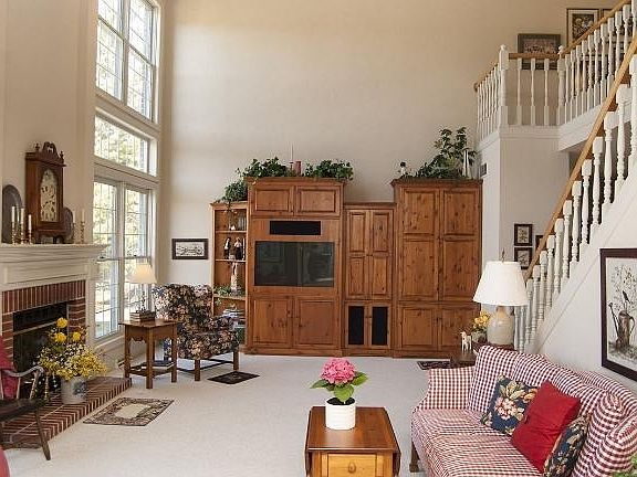 4th image of 605 N Thornbush Cir