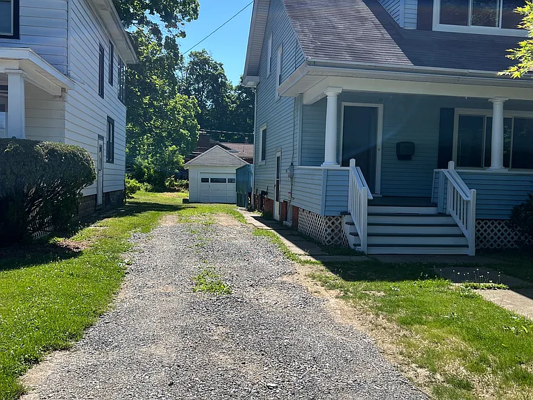 44 S Grand Ave — Photo 2