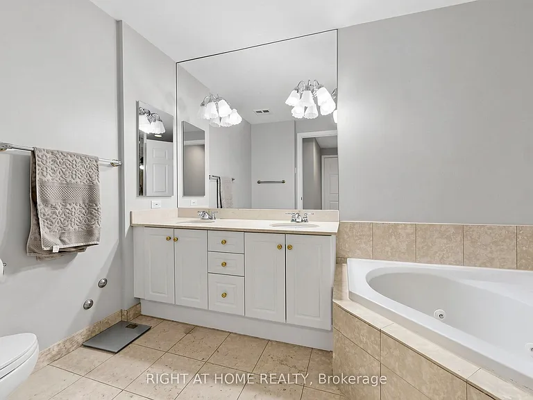 123 Eglinton Ave E #Penthouse 4 — Photo 36