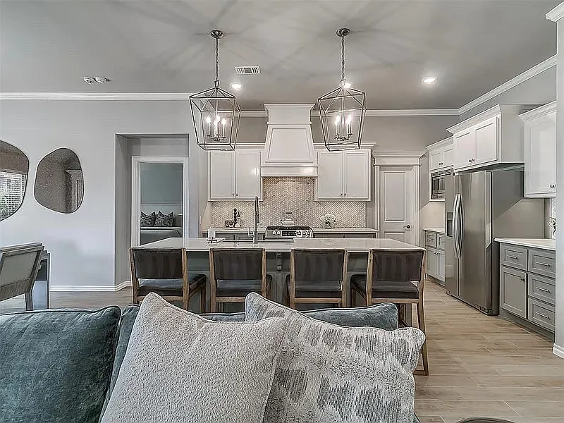 3 bed, 1767 sqft, $2,150 — Photo 2