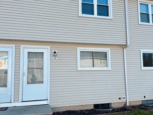 1081 New Haven Road APT 4B, Naugatuck, CT 06770