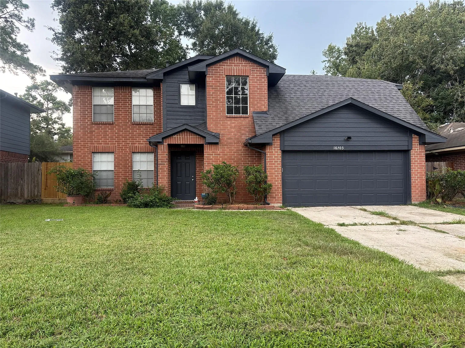 4 bed, 2.5 bath, 2002 sqft, $2,100 — Photo 1