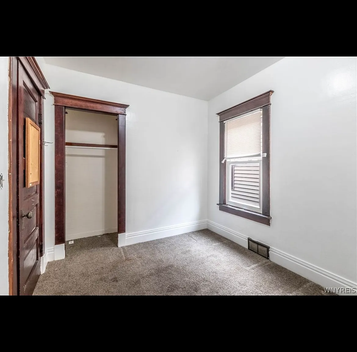 3 bed, 1100 sqft, $1,300 — Photo 4