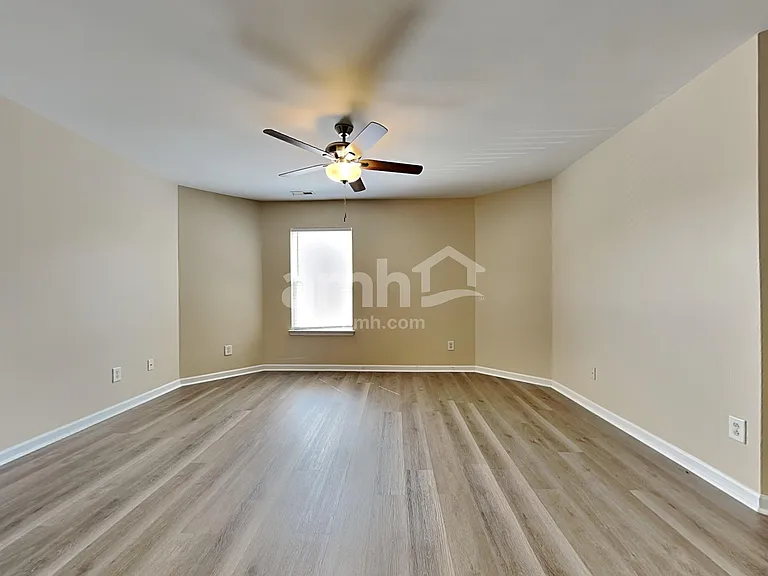 533 Wrayhill Dr — Photo 11