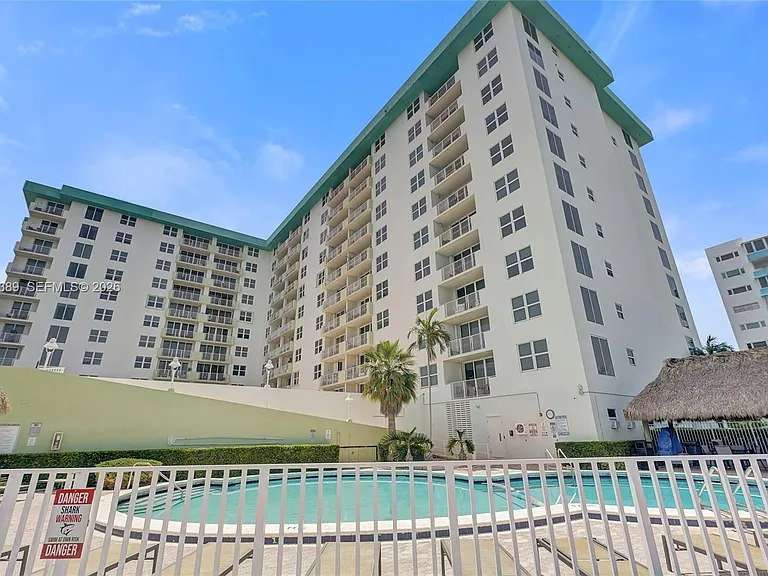 10350 W Bay Harbor Dr #3G — Photo 38
