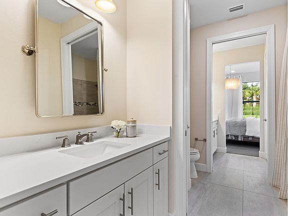 Jack-and-Jill Third Bedroom