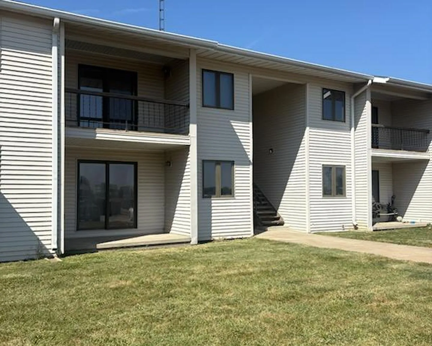 Thompson Apartments — Photo 3
