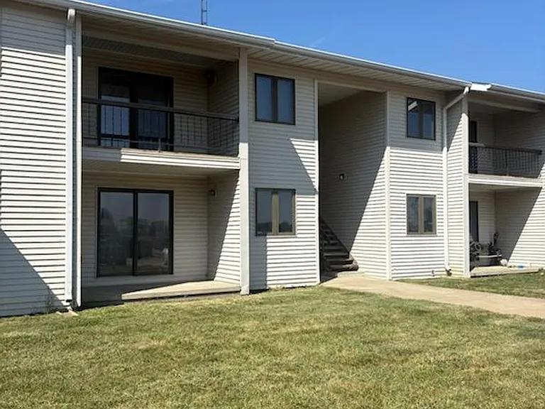 Thompson Apartments — Photo 3