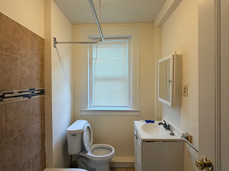 295 Norton St #B8 — Photo 9