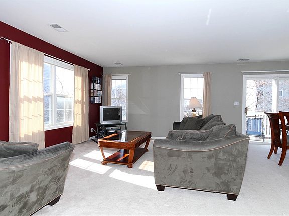 4th image of 1391 Ashbury Ln E