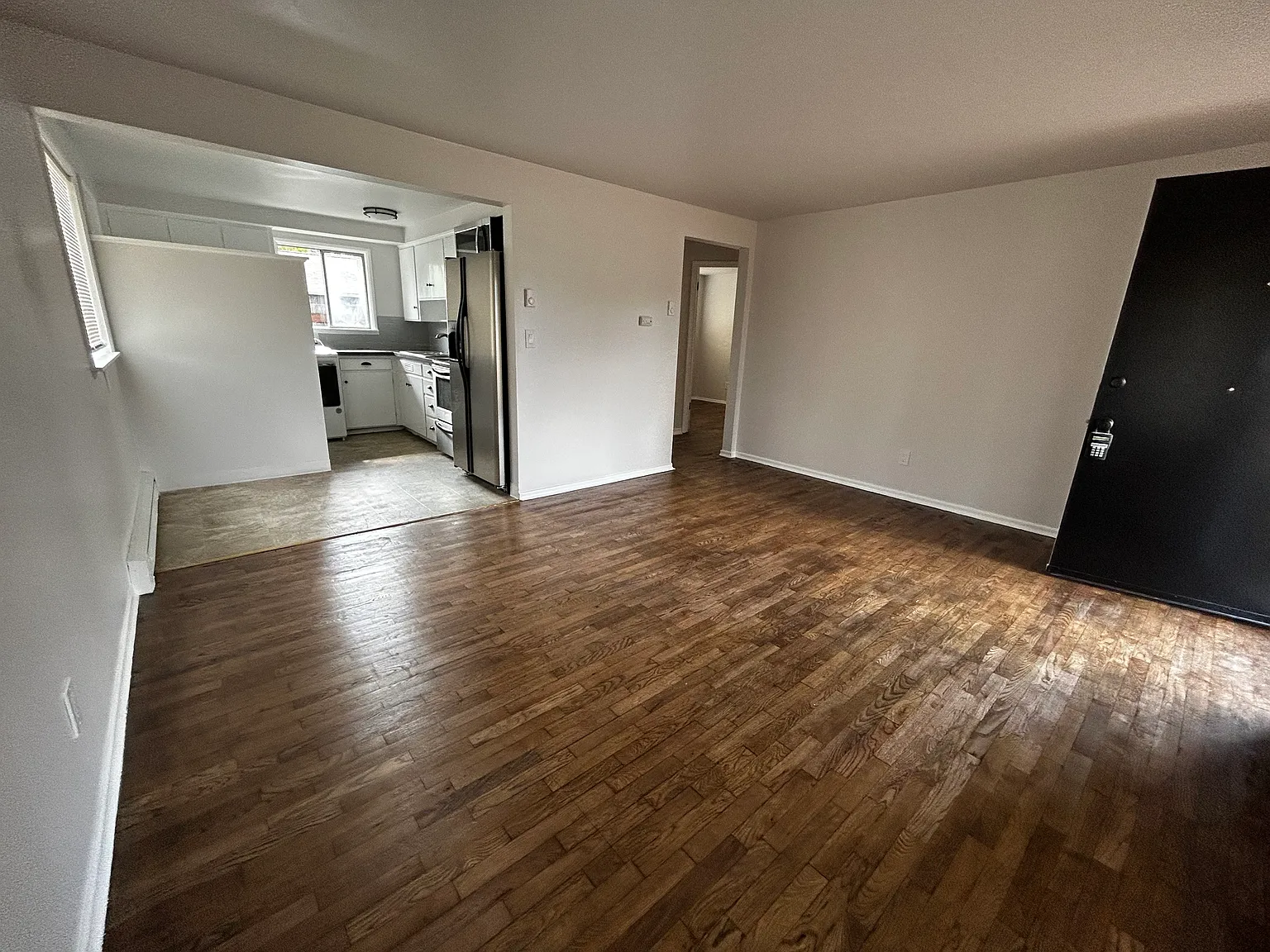 2 bed, 700 sqft, $1,600 — Photo 3