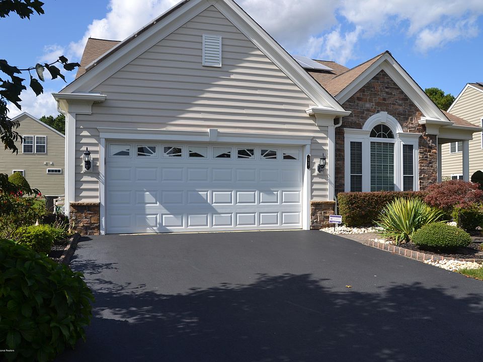 1st image of 62 Chalfont Lane