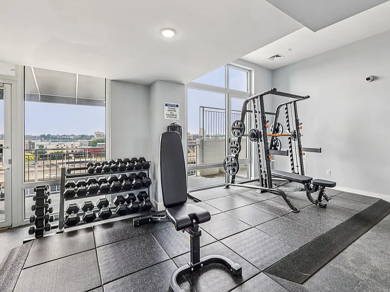 460 Grand — Photo 32