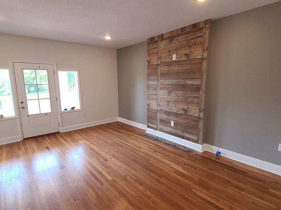 2nd image of 122 W Linwood Blvd #966jvevpe