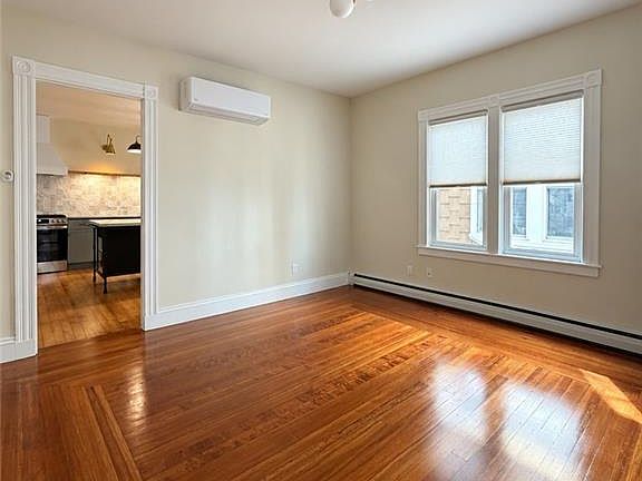 5th image of 309 Main St