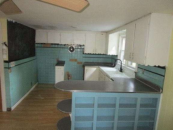 2nd image of 423 Binker Ave