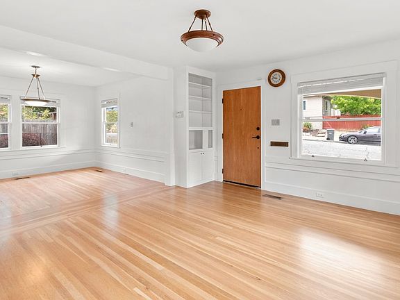 5th image of 2725 Carmel St