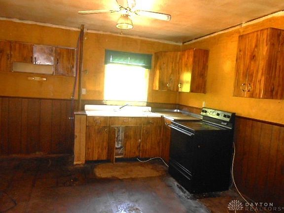 3rd image of 1611 Azalea Dr