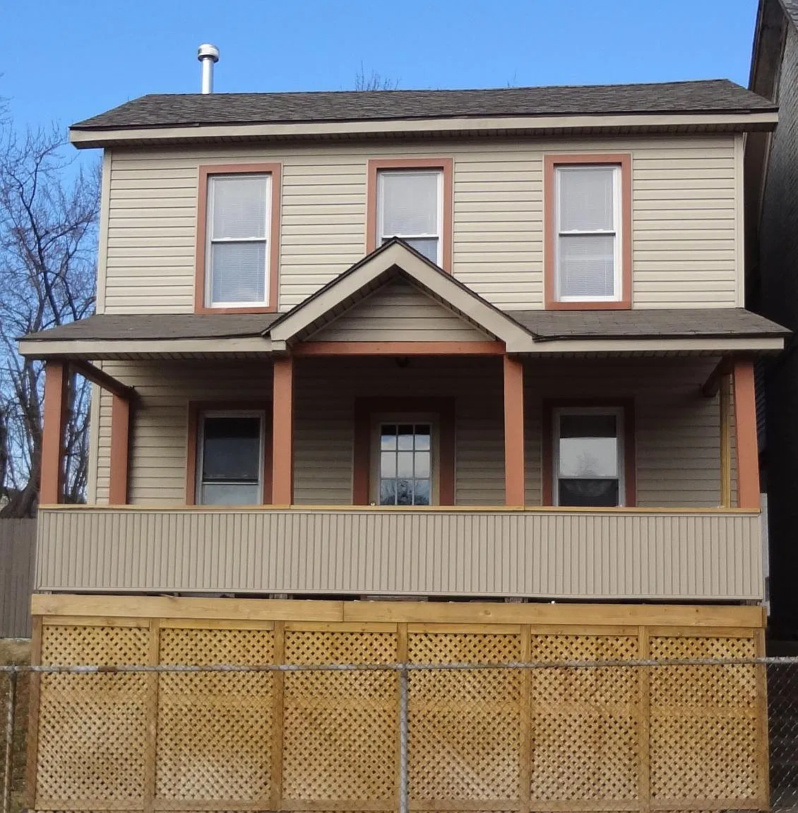 3 bed, 1.5 bath, 934 sqft, $1,050 — Photo 1