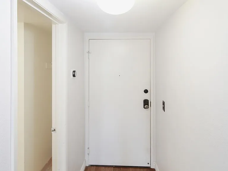 601 E California Blvd #204 — Photo 4