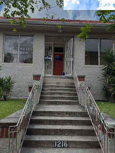 1216 Broadway St Photo 1