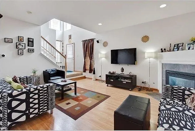 1120 Bromley Ct — Photo 3