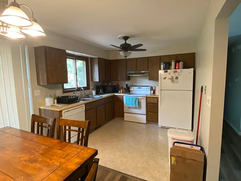 6412 W Cheyenne Dr — Photo 2