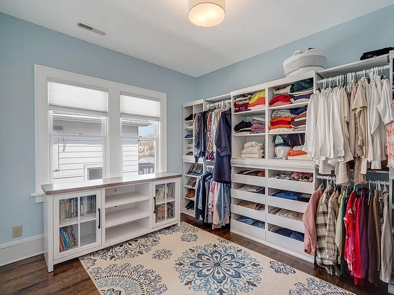 3926 N Maryland Ave — Photo 14