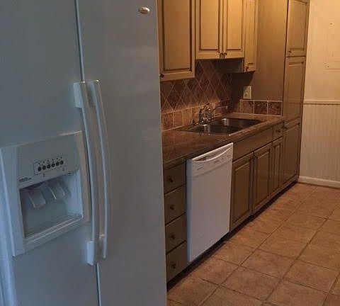 4th image of 3909 Whitland Ave