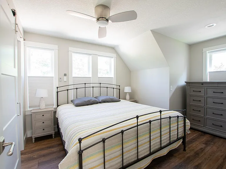 807 Washington St — Photo 10