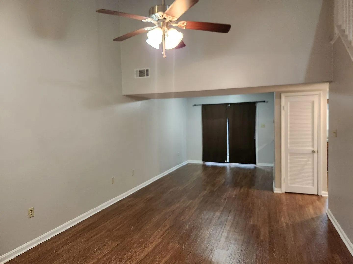 **Available January 1st** 3 Bedroom, 2.5 Bath Town Home — Photo 4