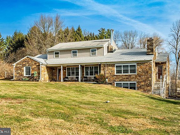 2nd image of 779 Concord Rd