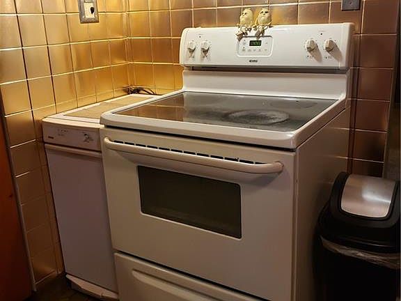 3rd image of 4414 Hoffman Dr