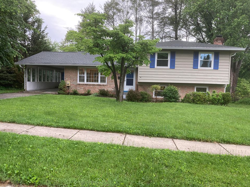Front of house with sidewalk.