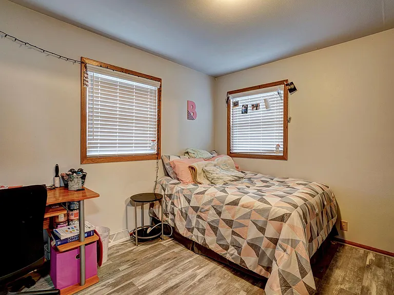 647 N Walton Dr — Photo 11