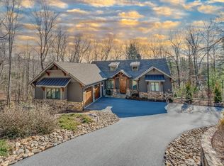 400 Raven Cliff Dr, Hendersonville, NC 28739