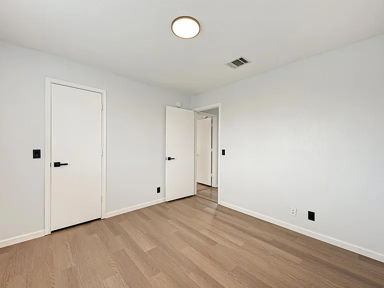 125 Holland St — Photo 34