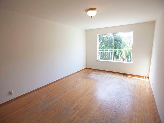 4th image of 179 Corbett Ave #1
