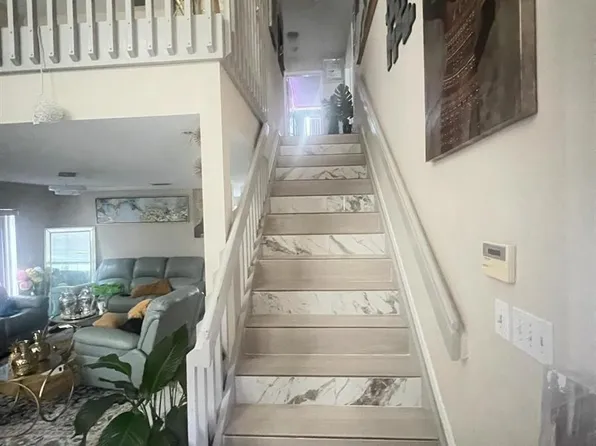 33 SW Spinning Wheel Ln, Fort Lauderdale, FL 33319