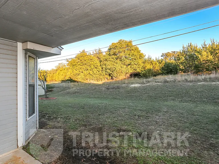 1001 Joe Morse Dr — Photo 26