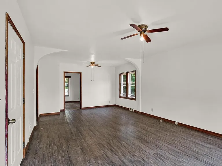 521 Dewey St — Photo 6