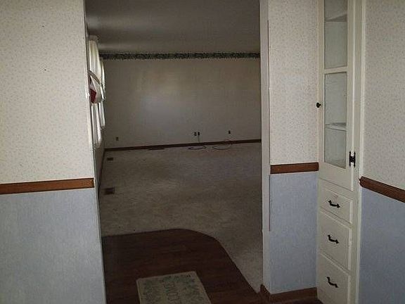 4th image of 2249 Park St