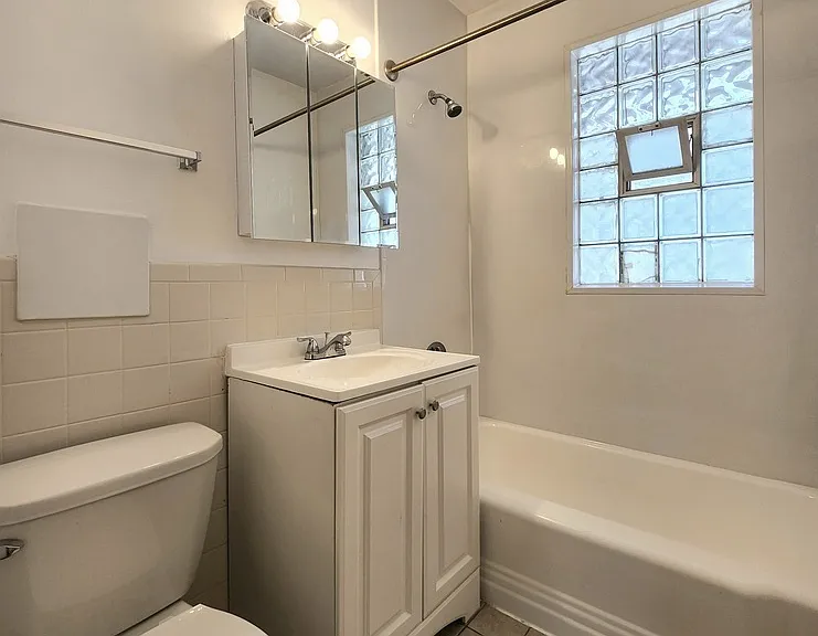 5741 W 35th St #8F — Photo 7