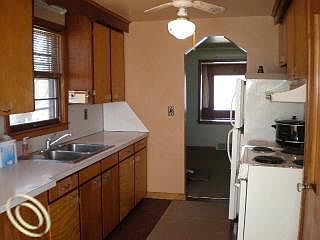 5th image of 10250 Mary Lee Ave