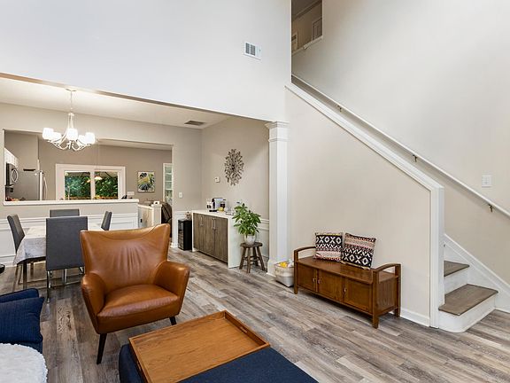 3rd image of 3804 Timbercreek Cir