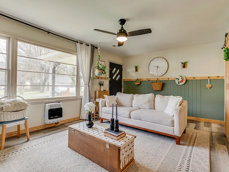 2104 Miller Ln — Photo 6